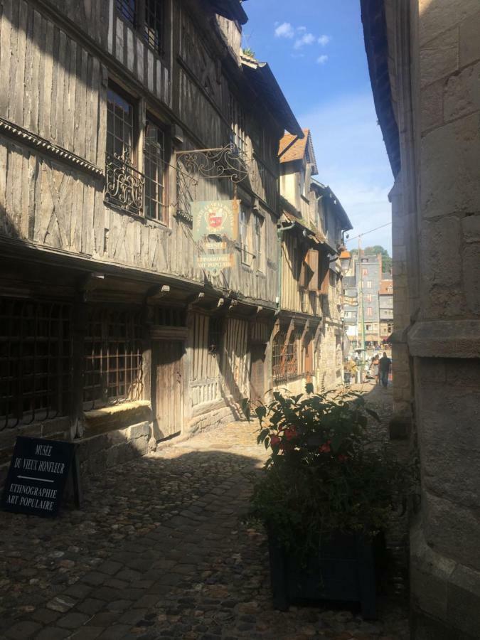 La Parenthese Du Capucin Apartment Honfleur Exterior photo